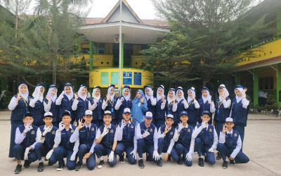 Pelaksanaan Upacara Bendera oleh Anggota OSIS SMP Negeri 1 Mandau